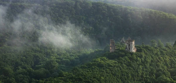 Ruínas Castelo Fundo Paisagem Ucrânia Nyrkiv — Fotografia de Stock