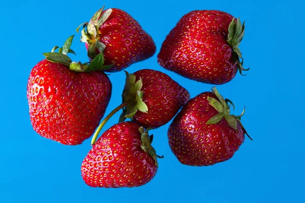 Fresas Maduras Sobre Fondo Sólido Comida Vegetariana Saludable Hermosa —  Fotos de Stock