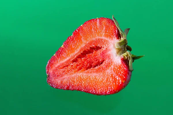 Fresas Maduras Sobre Fondo Sólido Comida Vegetariana Saludable Hermosa —  Fotos de Stock