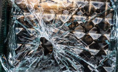 Çatlak mavi cam tuğlalardan yapılmış eski bir duvarın parçası arkaplan dokusu bileşimi olarak