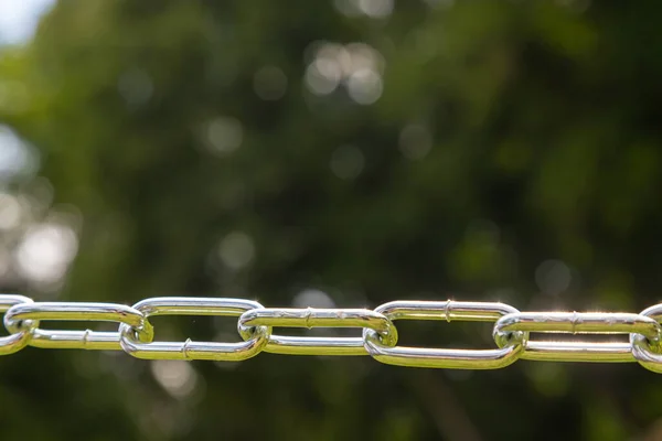 Steel Non Rusty Chain Grass Background Frame — Stock Photo, Image