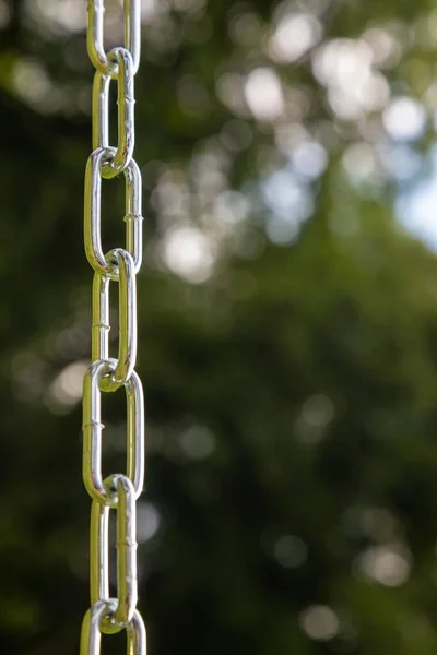 Steel Non Rusty Chain Grass Background Frame — Stock Photo, Image