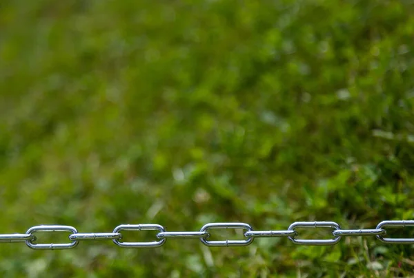 Steel Non Rusty Chain Grass Background Frame — Stock Photo, Image