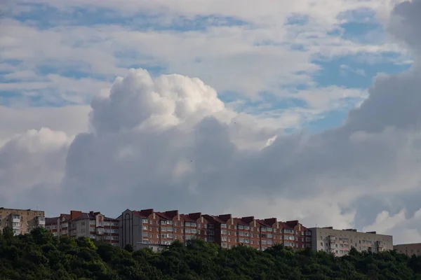 High Rise Buildings Hill Background Sky — Stock Photo, Image