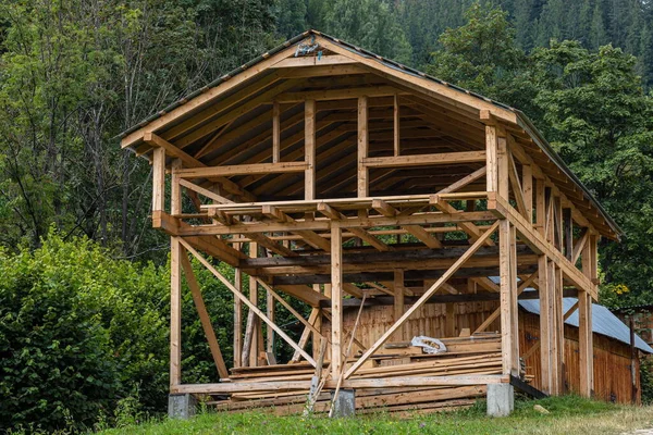 Dach Drewniane Belki Część Budynku Tradycyjnej Konstrukcji Europejskiej — Zdjęcie stockowe