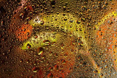 Soyut arka plan düşüşü, cam düşüşü sonbahar sarı yapraklar ıslak Ekim havası.