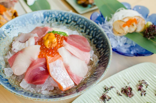 Sashimi conjunto de pescado fresco y mariscos — Foto de Stock