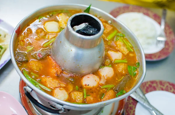 Sopa tailandesa caliente y picante mariscos — Foto de Stock