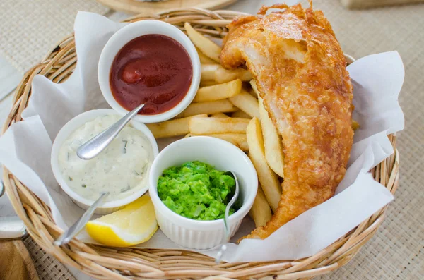 Fish and chips instellen — Stockfoto