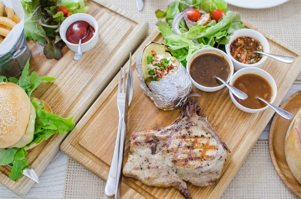Gegrilde pork chop steak set — Stockfoto
