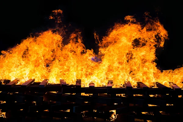 Fire burning wood pile — Stock Photo, Image