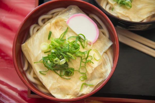 Tagliatelle bianche con zuppa calda — Foto Stock