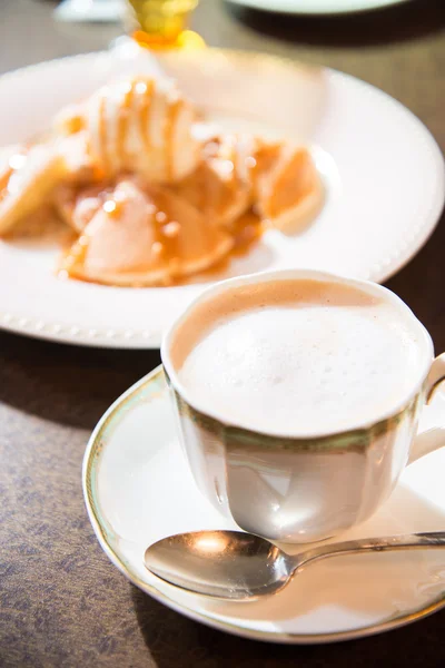 Coffee with Caramel sauce pancake — Stock Photo, Image