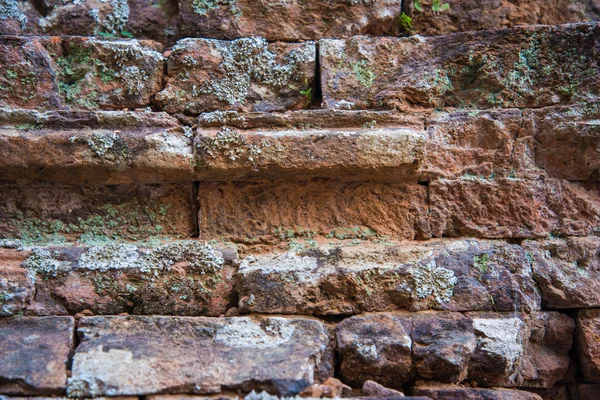 Alte und kaputte Ziegelsteinmauer — Stockfoto