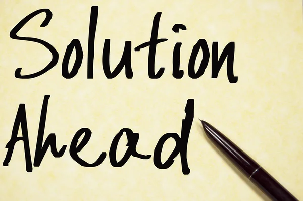 Lösning ahead text skriver på papper — Stockfoto