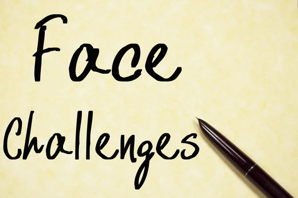 Arc kihívásokat szöveget írni papírra — Stock Fotó