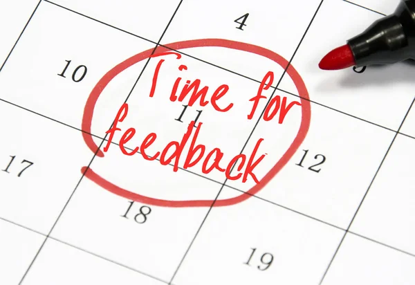 Tempo para feedback escrever no calendário — Fotografia de Stock