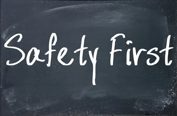 Safety first text schreiben auf Papier — Stockfoto