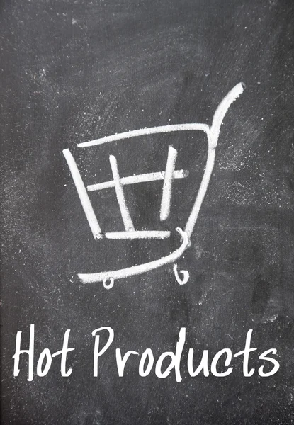 Sıcak ürünler metin ve yazı tahtası üzerinde alışveriş sepeti — Stok fotoğraf