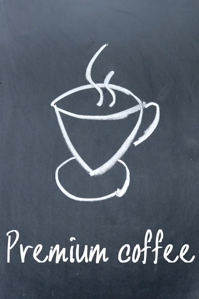 Иконка кофе с мелом на доске — стоковое фото