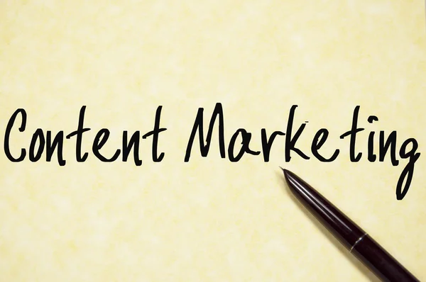 Testo di content marketing scrivere su carta — Foto Stock