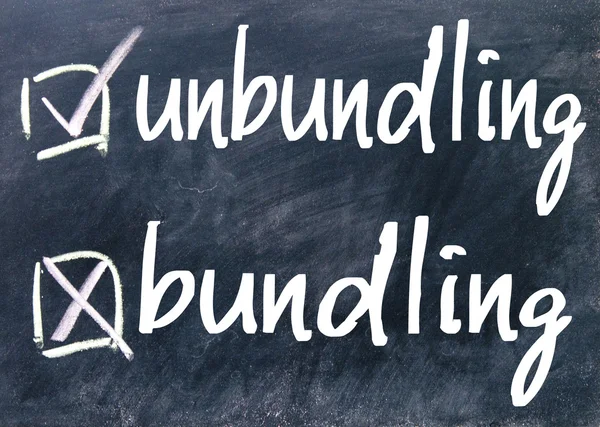 Bundling and unbundling choice on blackboard — Stock Photo, Image