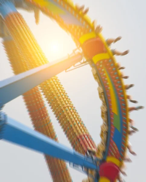 Super péndulo en el parque de atracciones — Foto de Stock