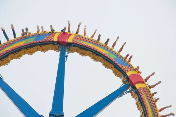 Super pendulum  in amusement park — Stock Photo, Image