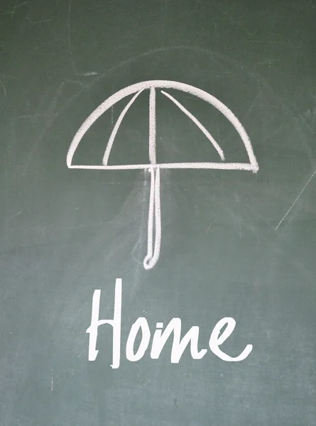 Soyut şemsiye korumak ev işareti yazı tahtası — Stok fotoğraf