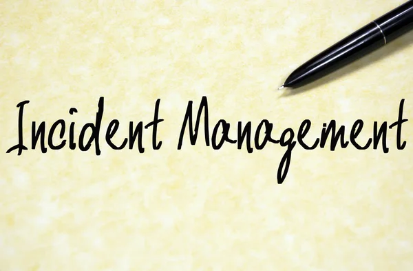 Incident Management Text auf Papier schreiben — Stockfoto