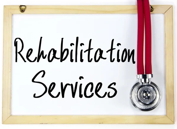 Rehabilitationsdienste schreiben Text auf Tafel — Stockfoto