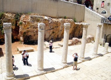 Yahudi Mahallesi 'nde Kudüs roman sütunları 2010