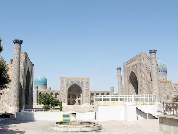 Minarets of Registan，Samarkand，乌兹别克斯坦 — 图库照片