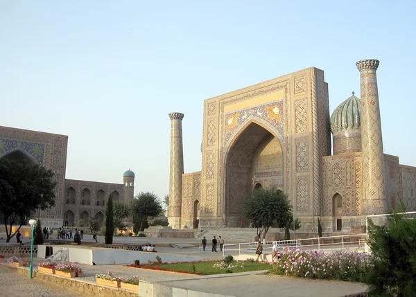 Samarkand Registan Sher-Dor Madrasah september 2007 — Stockfoto