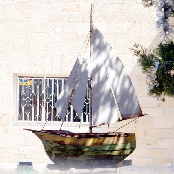 Jaffa boat on the fence 2011 — Stock Photo, Image
