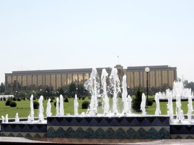 Bakanlar Kurulu önünde Taşkent Çeşmesi 2007