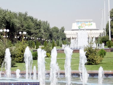 Taşkent Çeşme Türkistan Sarayı Kültür 2007 önünde