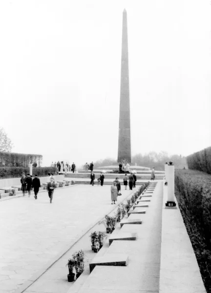 Obelisco de Kiev e Avenida dos Heróis 1964 — Fotografia de Stock