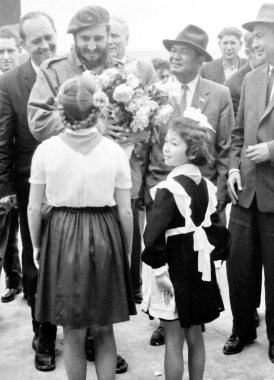 Yangiyer Pioneer kızlar karşılamak Fidel Castro 1963