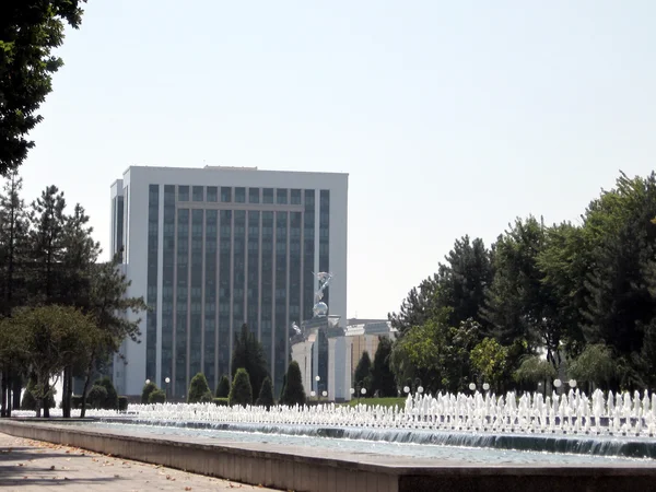 Fontanny Taszkient w pobliżu Ministerstwa Finansów 2007 — Zdjęcie stockowe