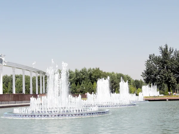 Tasjkent fonteinen van de onafhankelijkheid Square 2007 — Stockfoto