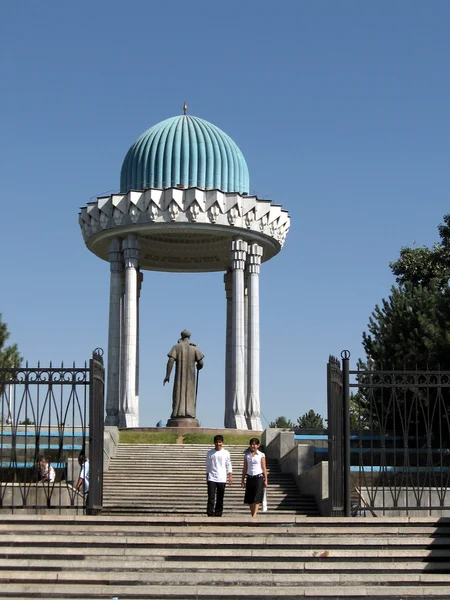 Taszkent pomnik Alisher Navoi 2007 — Zdjęcie stockowe