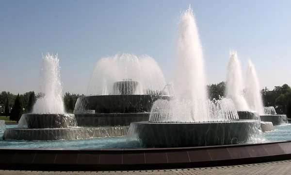 Tashkent Yunusabad fountains 2007 — Stock Photo, Image