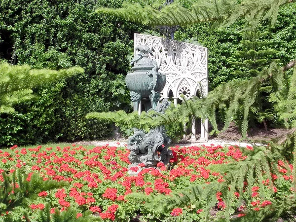 Jardins de Haïfa Bahai le groupe sculptural 2003 — Photo