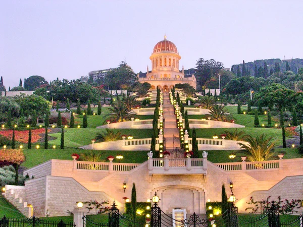 Haifa-Blick auf Bahai-Gärten in der Nacht 2003 — Stockfoto