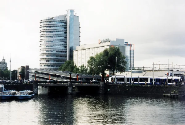 Hlavní nádraží v Amsterdamu kolo 2002 — Stock fotografie