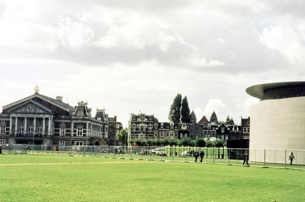 Amsterdam gebouwen in de buurt van Goghmuseum 2002 — Stockfoto