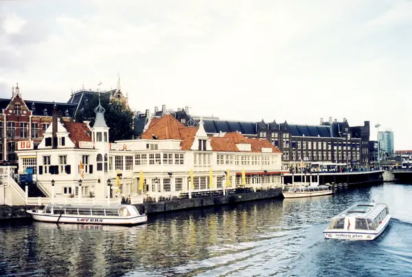 Amsterdam ausflugsschiffe 2002 — Stockfoto