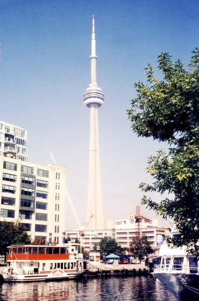 Toronto Lake barcos y CN Tower 2002 —  Fotos de Stock