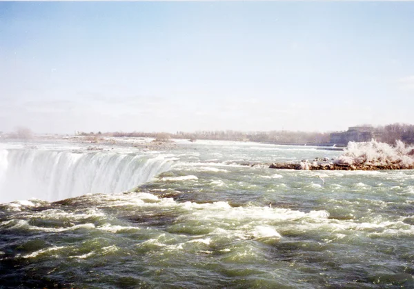 Niagara kanadensiska Falls mars 2002 — Stockfoto